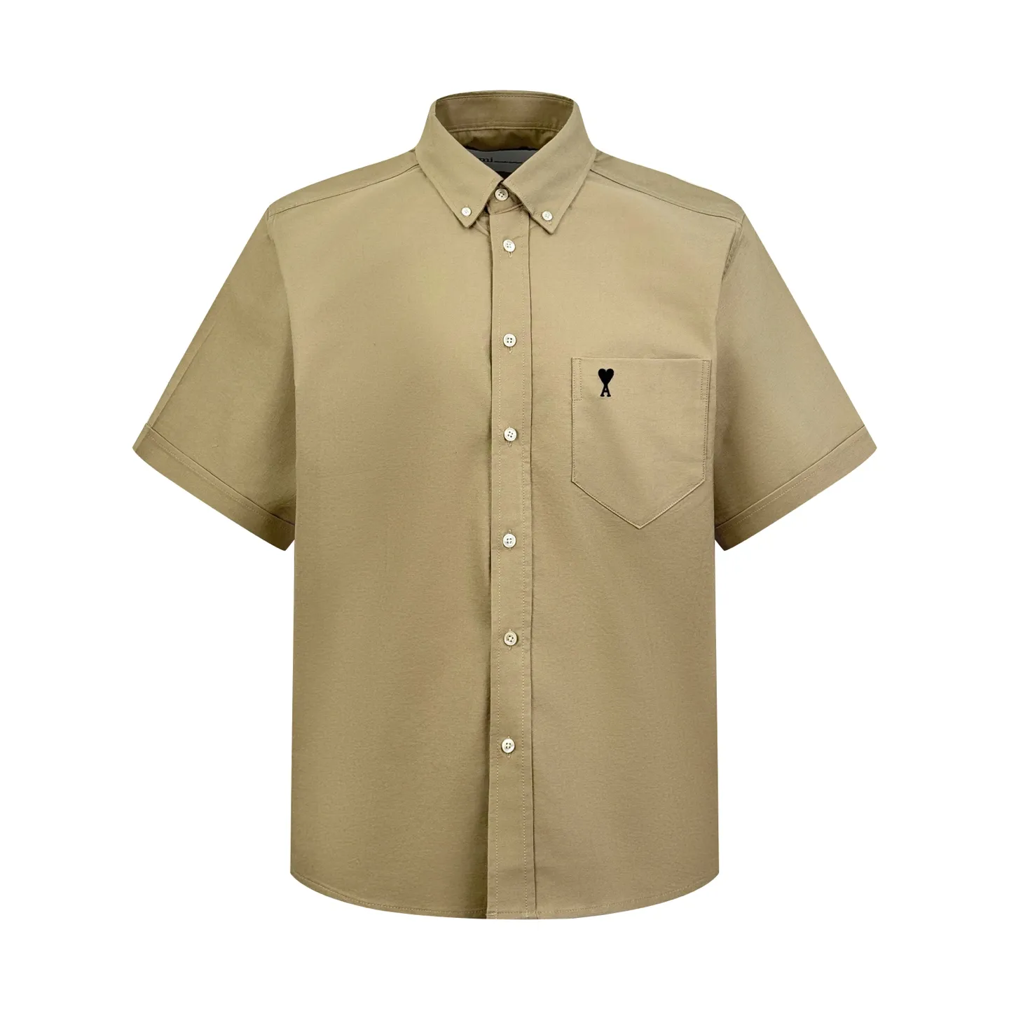 Ami Paris love embroidered short-sleeved shirt. Customized high-density double-ply Oxford spinning. Tight and smooth. Comfortable and close to the skin. Dressed in Paris Wheat Brown. Relaxed and casual. Elegant. Black silk thread dances on the chest with love embroidery. Low-key and powerful. It uses pockets as the boundary to hide the French romance. It is the ultimate simplification of color. It uses the ultimate restraint to interpret an effortless sense of luxury. Process 1: Use imported machine embroidery technology. Use advanced computer control system and precision mechanical components to realize Ami love embroidery work with high precision and smooth and delicate lines. Process 2: The fabrics are washed and have a better hand feel. Not easy to deform, not easy to shrink, not easy to fade, and maintain long-term beauty. Accessories: Customized 1:1 Ami buttons. Customized 1:1 Ami trademark. Version: Loose version. Size: 37 38 39 40. Style number: BB 803.